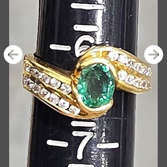 Solid 18k Gold Emerald Ring with Diamonds! - Picture 15 of 16